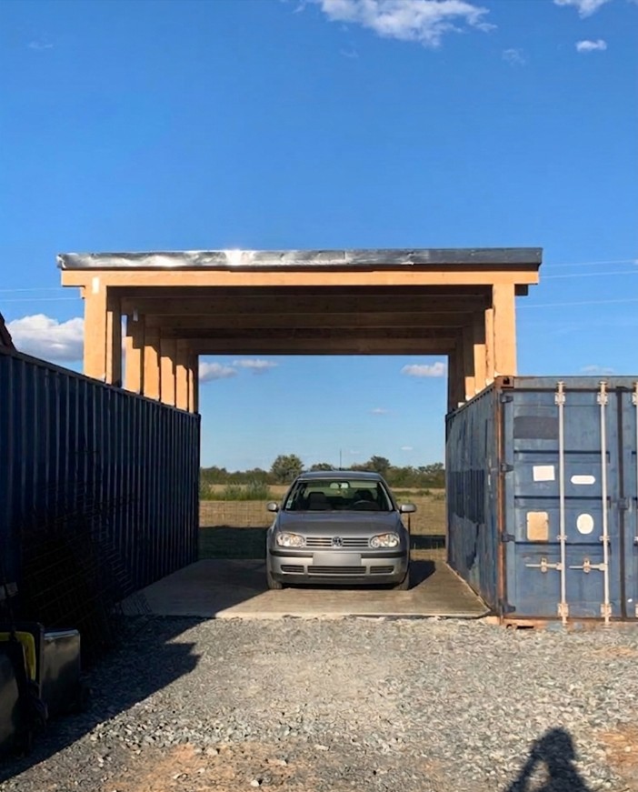 Carport en bois — structure assemblée