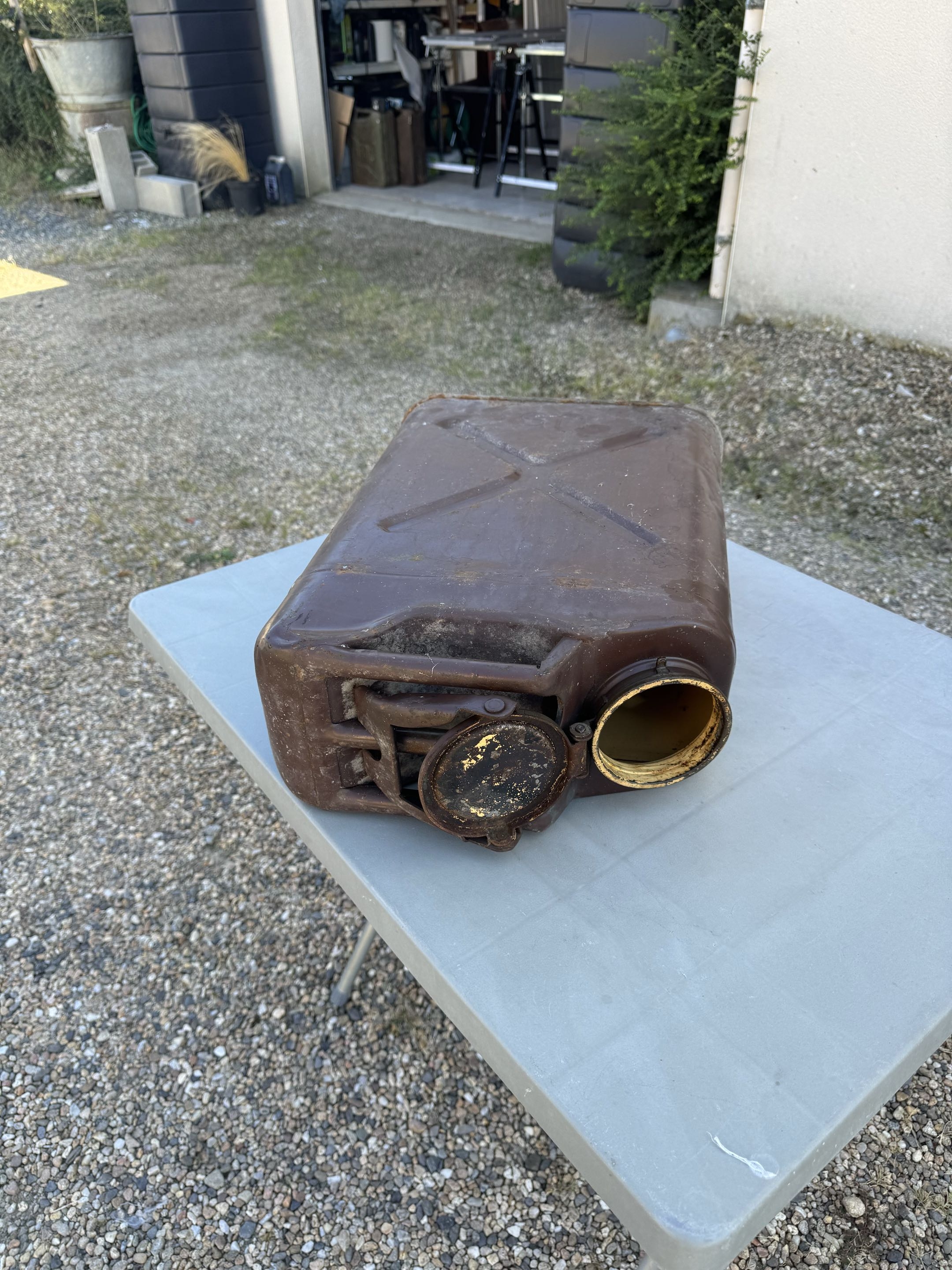 Jerrican — vue de face